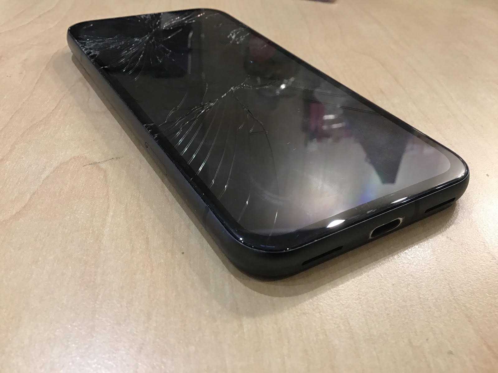 Pixel8aのガラス交換ならデータそのまま修理可能なスマホ修理工房セレオ甲府店へ！
